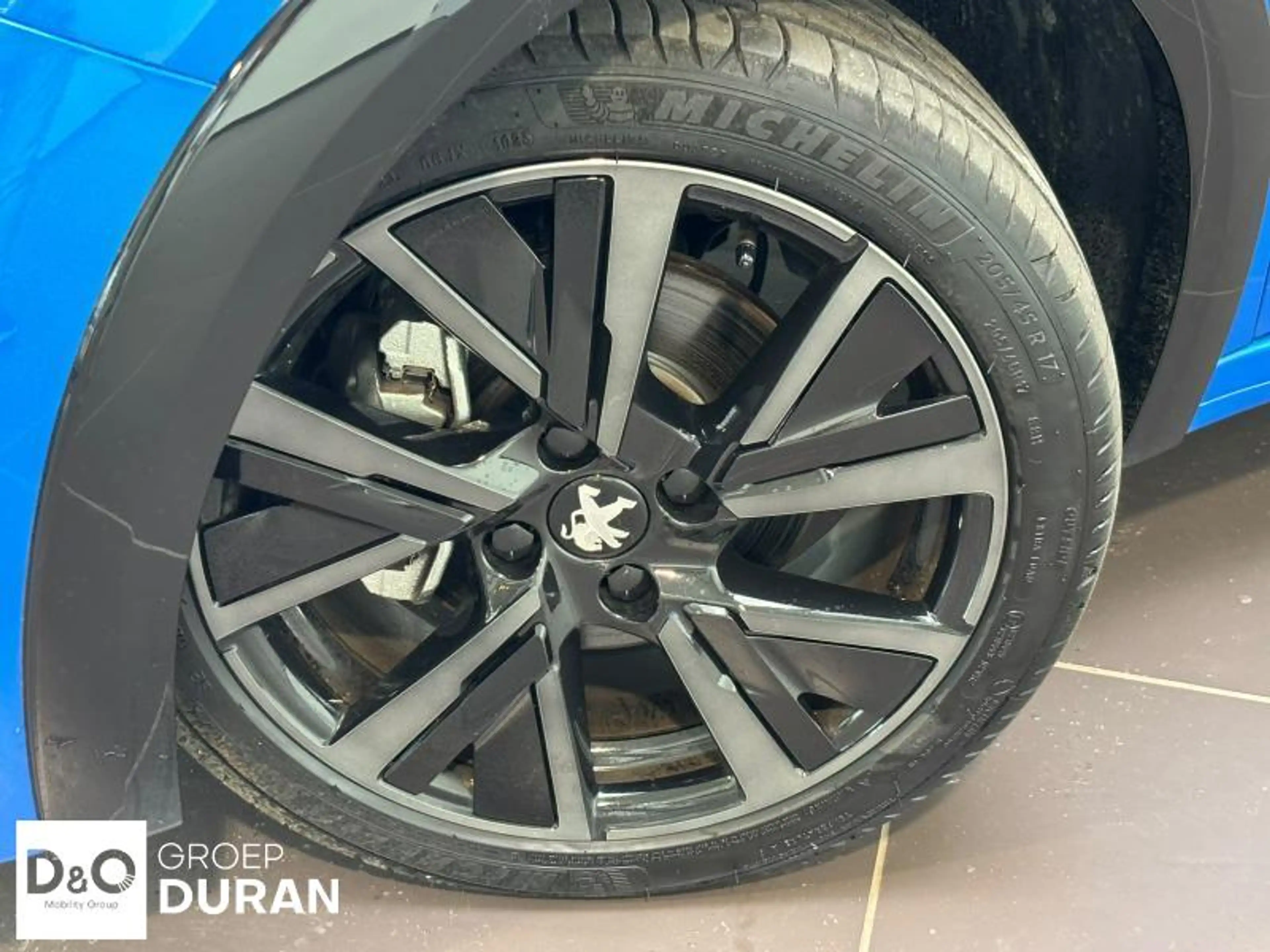 Peugeot 208 GT 1.2 Turbo EAT8 — photo 3