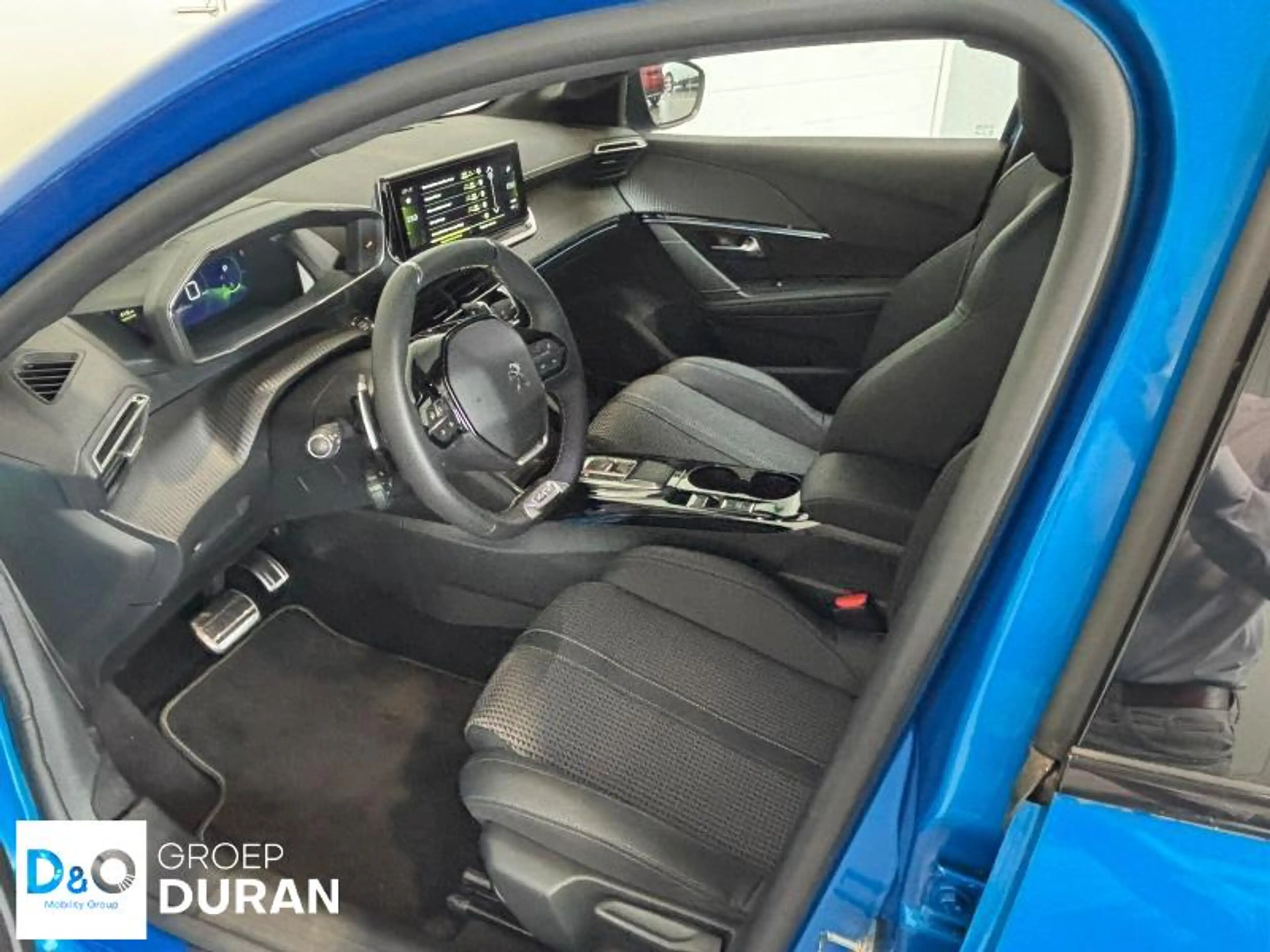 Peugeot 208 GT 1.2 Turbo EAT8 — photo 11