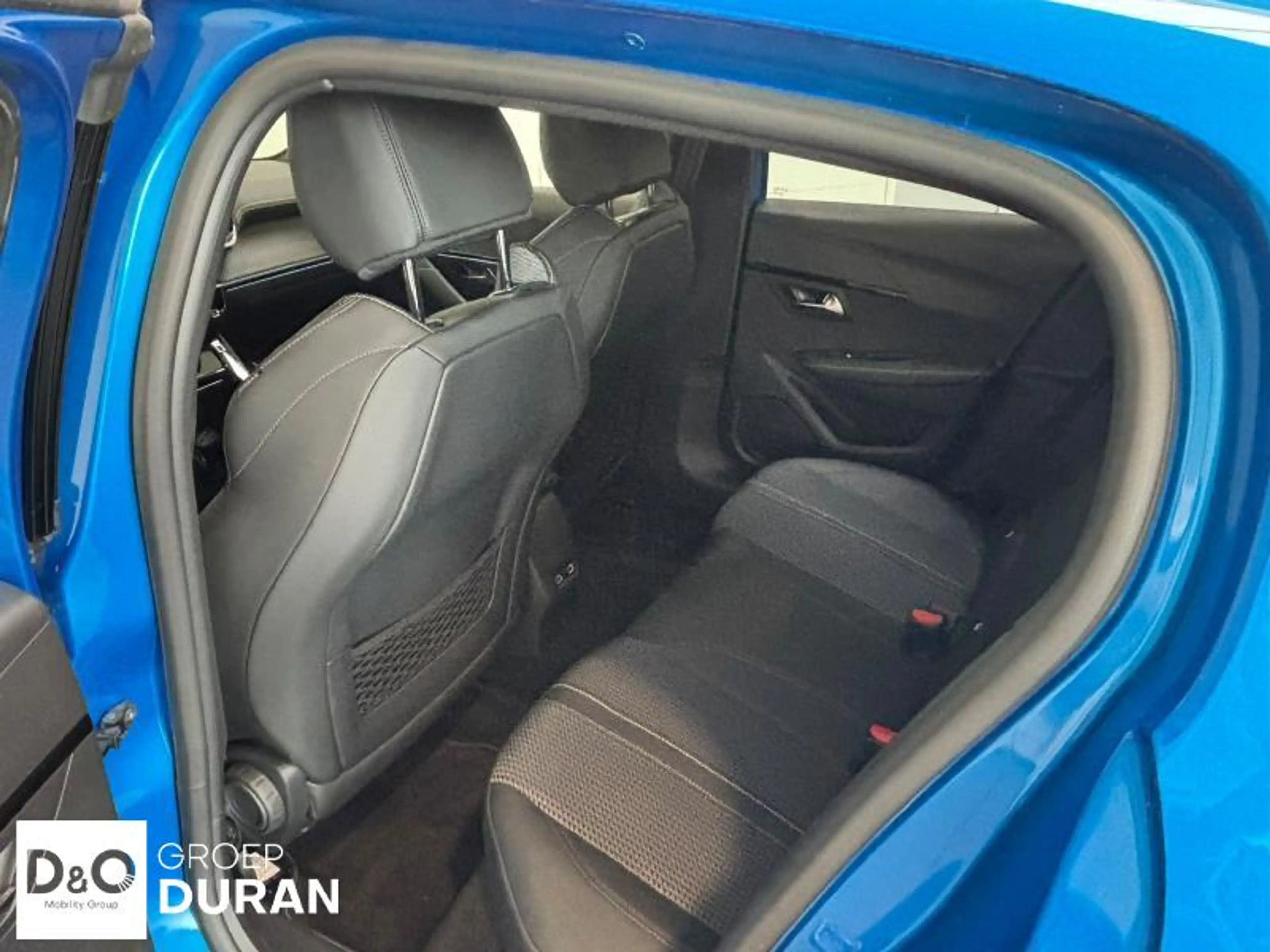 Peugeot 208 GT 1.2 Turbo EAT8 — photo 9