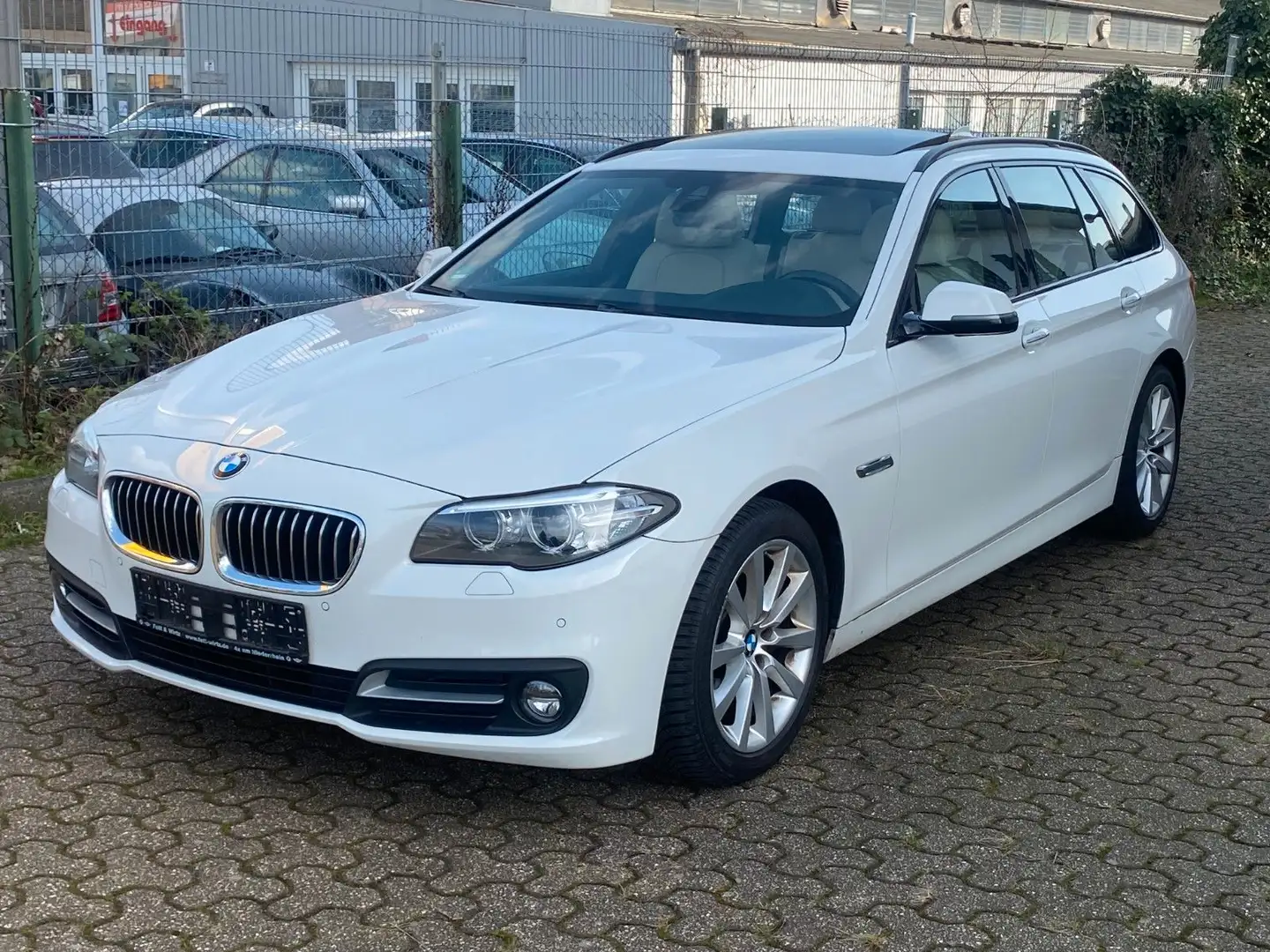 BMW 525 d Aut.Individual+Panorama+Leder+Navi+LED Weiß - 2