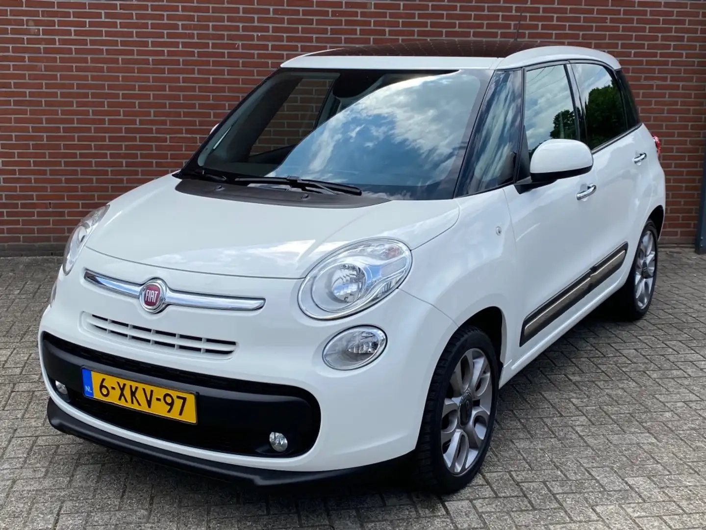 Fiat 500L 1.4-T-JET LOUNGE NAV CRUISE LEER TREKH JBL PDC LMV Wit - 2