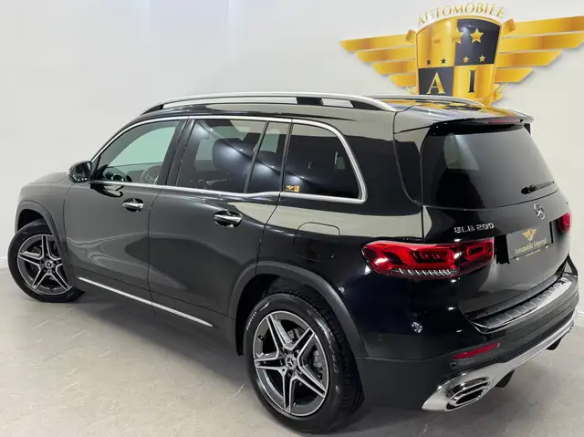 Mercedes-Benz GLB view 3
