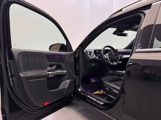 Mercedes-Benz GLB view 11