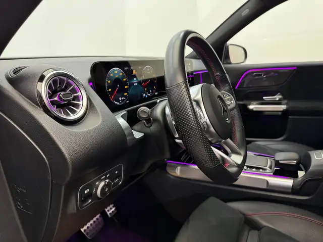 Mercedes-Benz GLB view 14