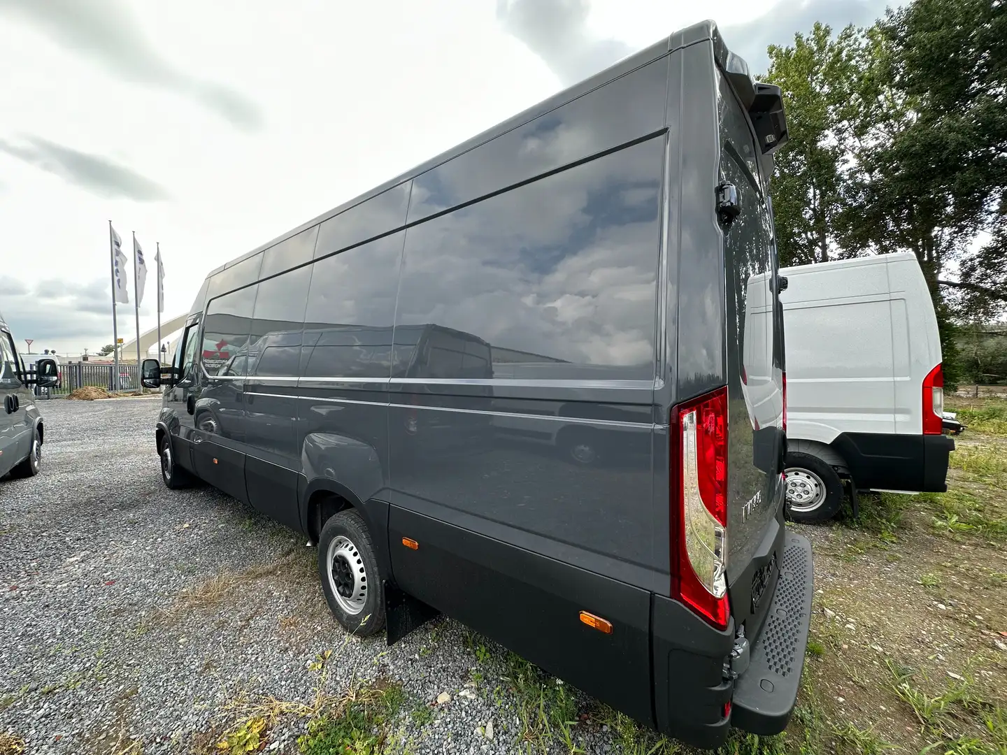 Iveco Daily 35S16 2.3D 16m³ siva - 2