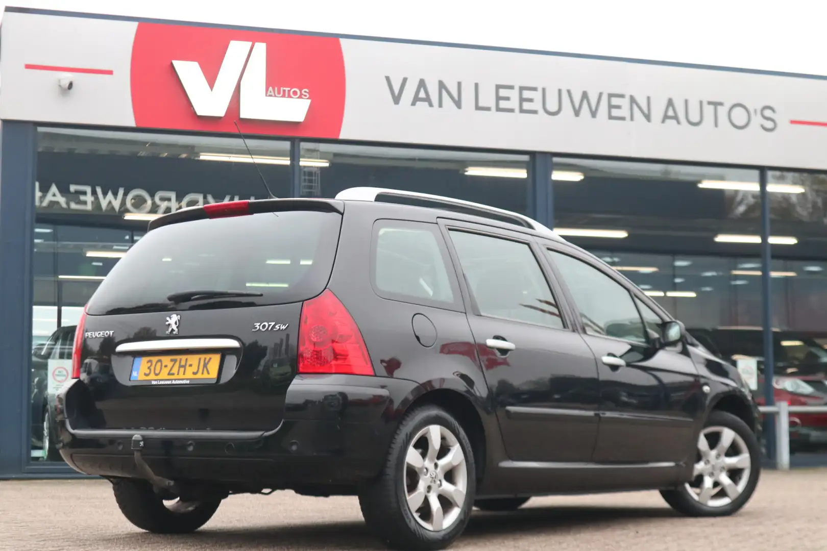 Peugeot 307 SW 2.0-16V Premium | Navigatie | Pano | Trekhaak | Black - 2