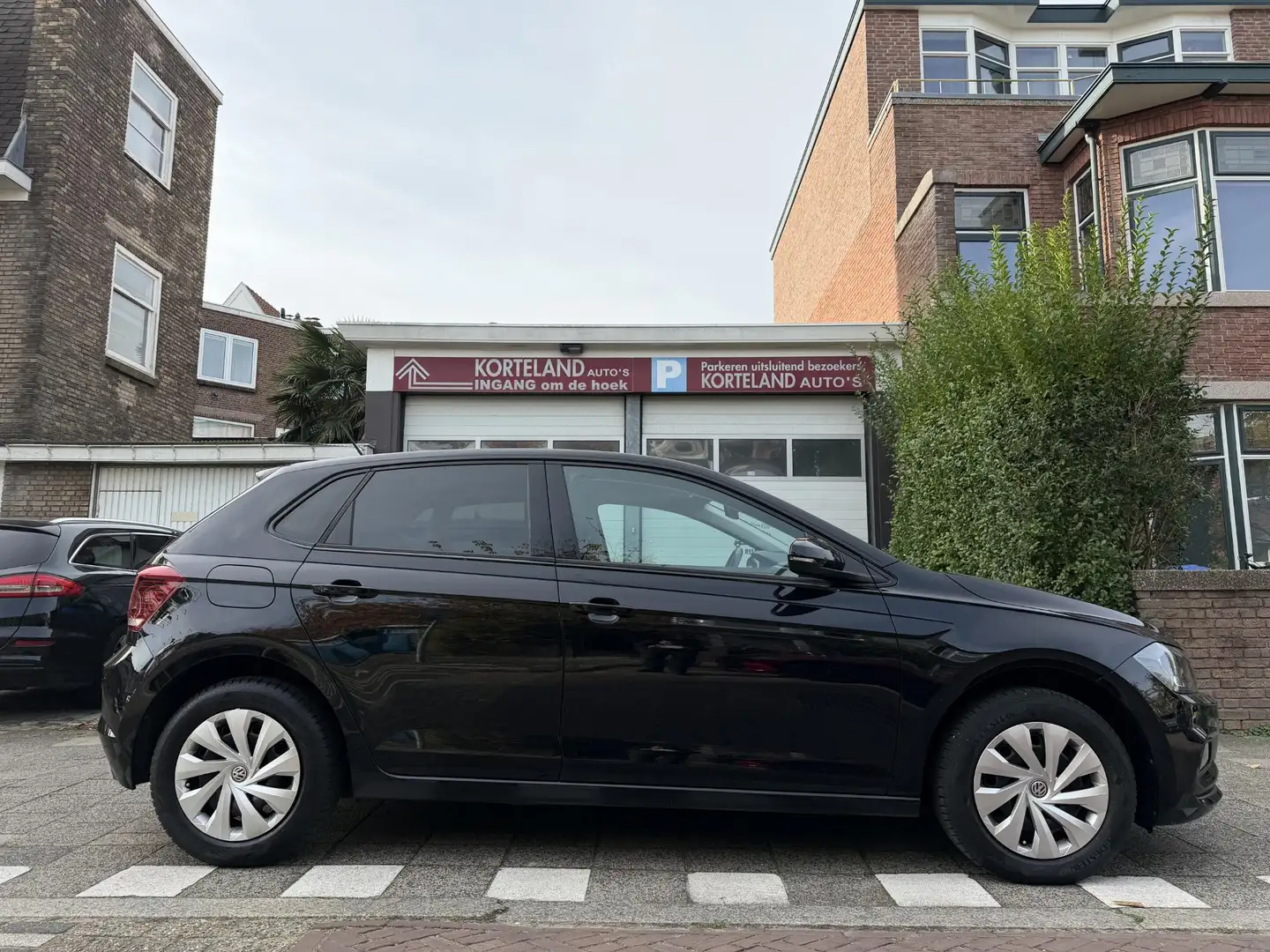 Volkswagen Polo 1.0 MPI Comfortline Zwart - 2