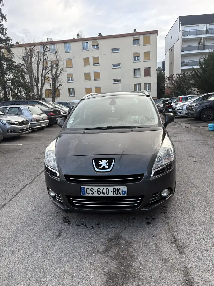 Peugeot 5008 1.6 e-HDi 115ch FAP BMP6 BLUE LION SÃ©ri