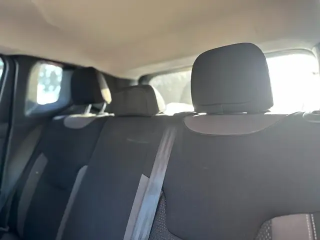 Jeep Renegade view 21