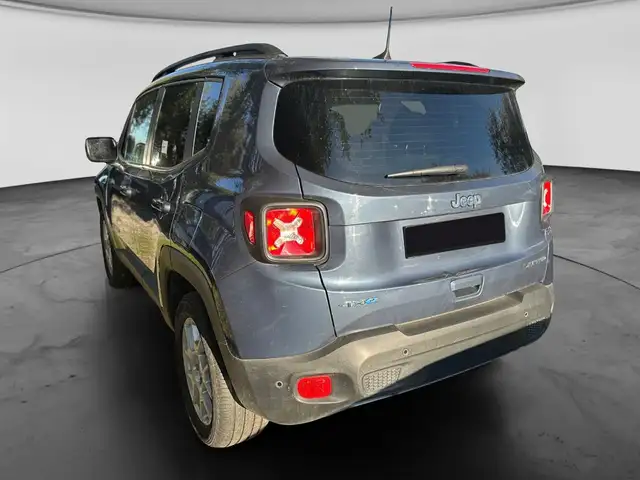 Jeep Renegade view 4