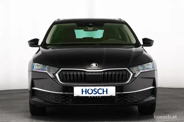 Skoda Octavia view 3