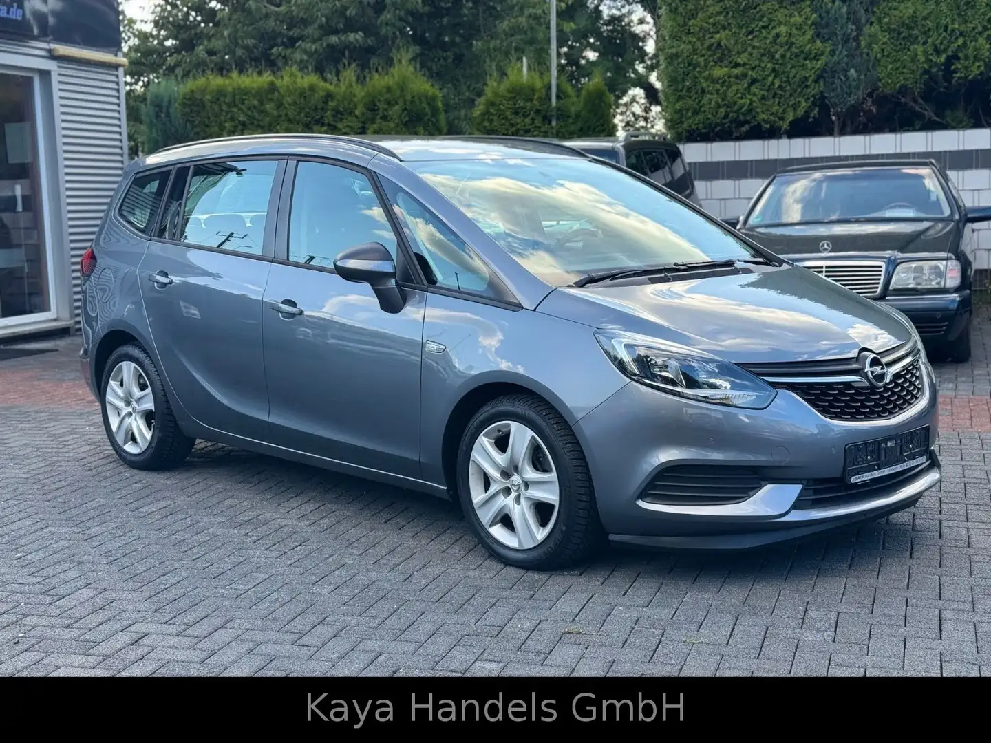 Opel Zafira Tourer Zafira  C Automatik/Navi/7-Sitzer/81000 Km Grau - 1