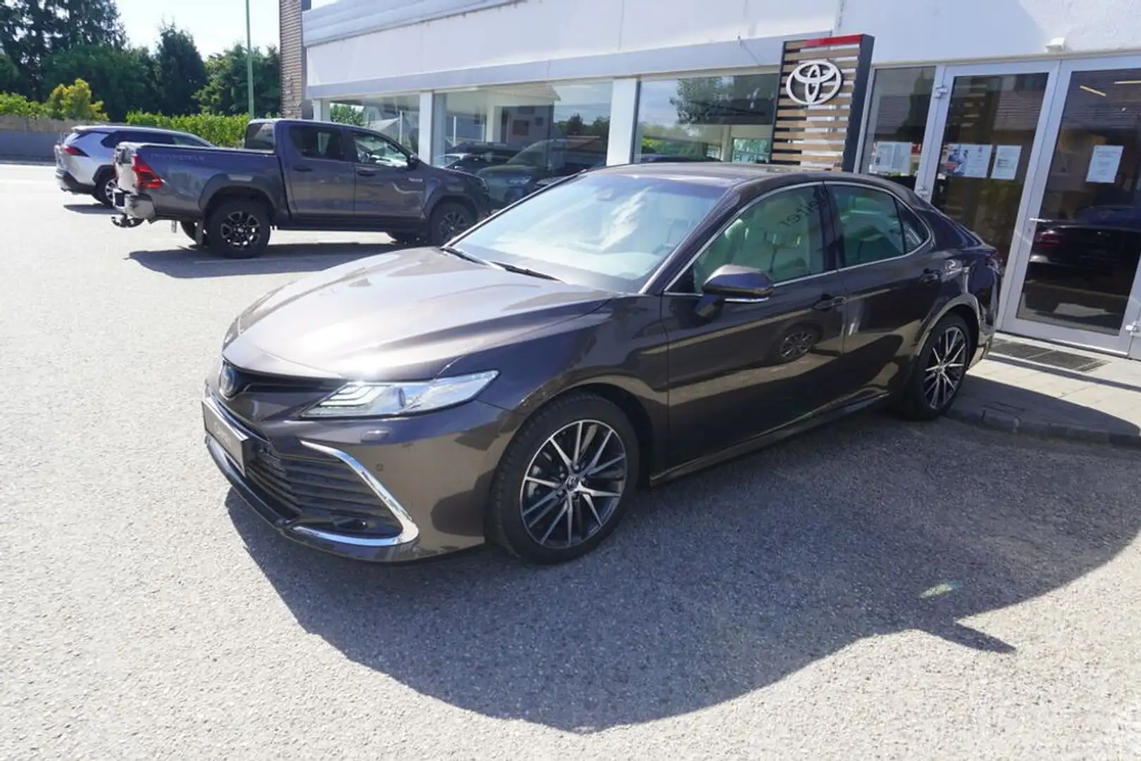 Toyota Camry 2,5 Hybrid Lounge Aut. Grau - 2