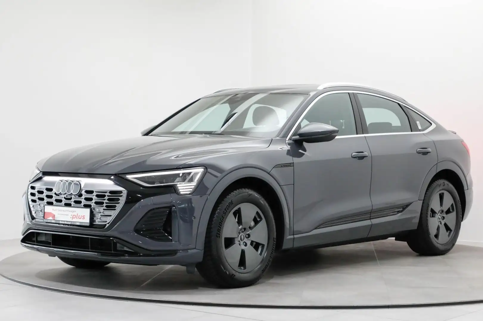 Audi Q8 e-tron Q8 e-tron Sportback 55 quattro S line AHK Matrix Grau - 2