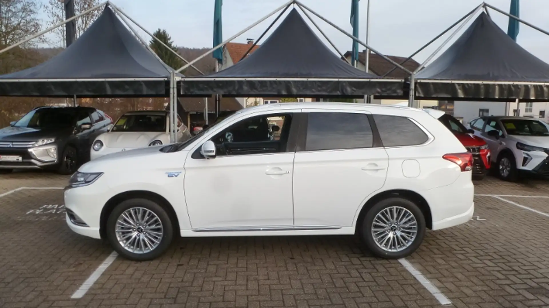 Mitsubishi Outlander 2.4 Plug-in Hybrid TOP 4WD Weiß - 2