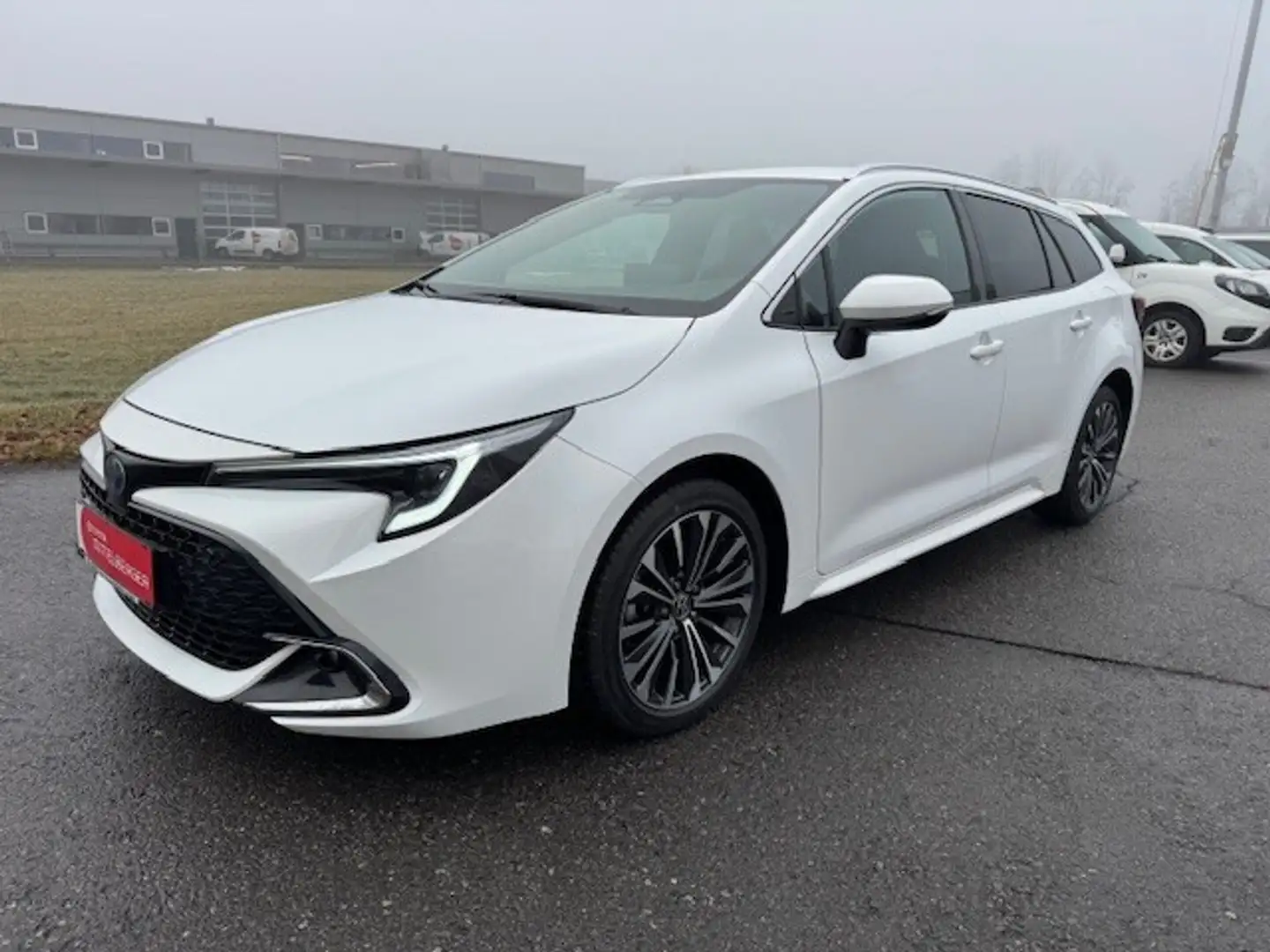 Toyota Corolla 1,8 Hybrid Touring Sports Active Drive Weiß - 1