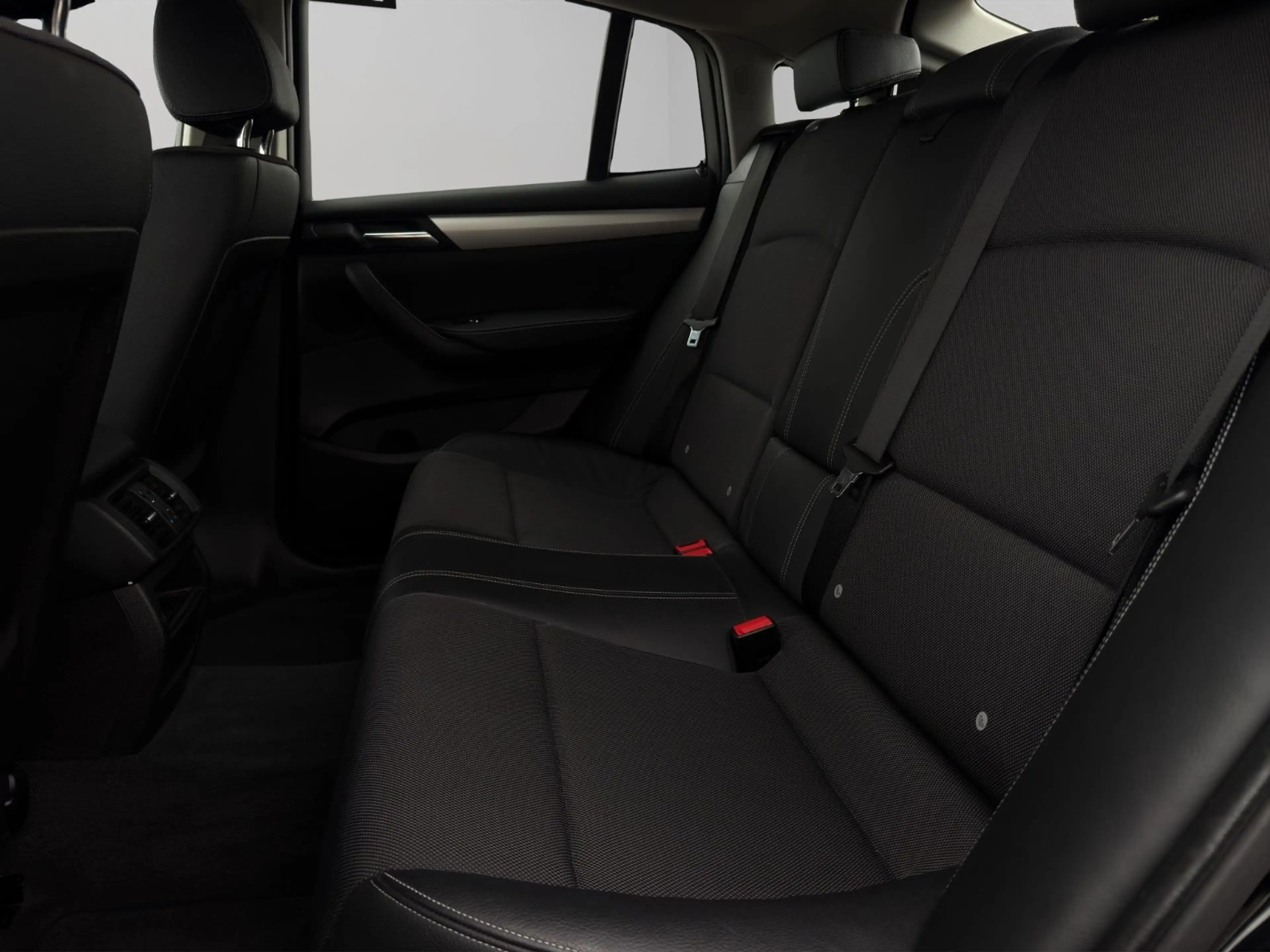 BMW X4 xDrive 20 d xLine Xenon M Lederlenk Navi Prof — photo 13