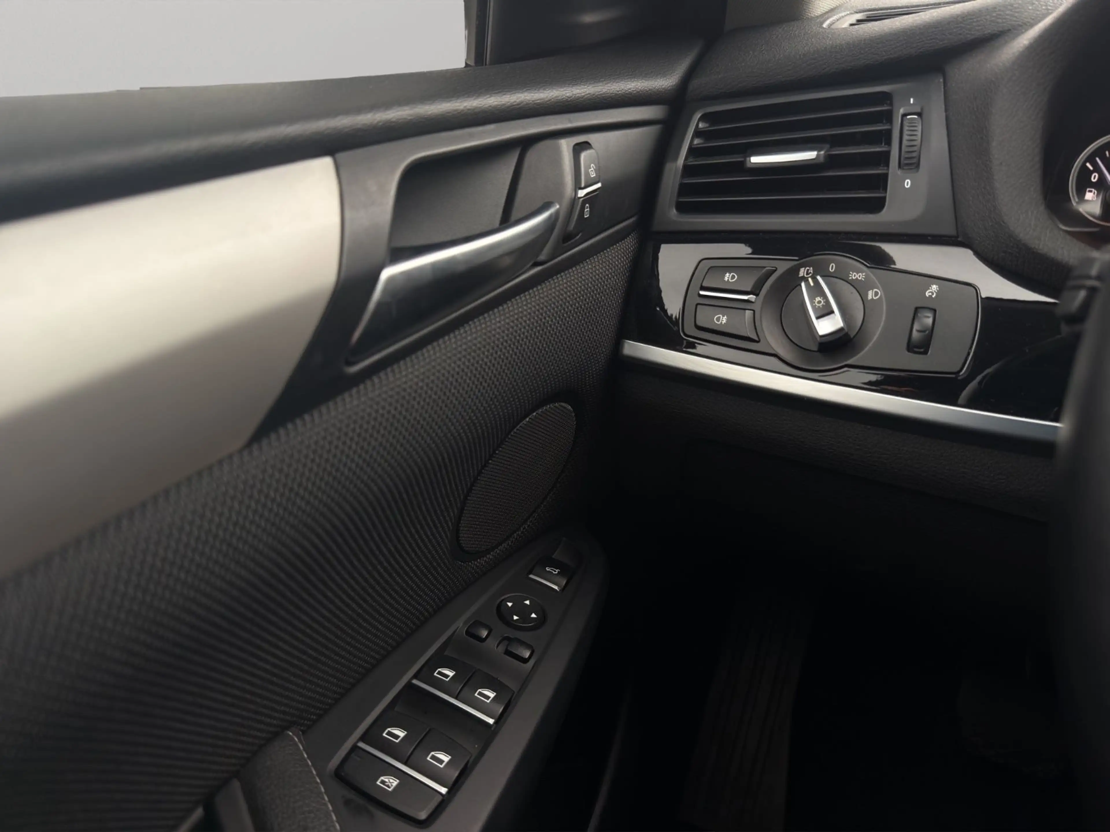 BMW X4 xDrive 20 d xLine Xenon M Lederlenk Navi Prof — photo 12