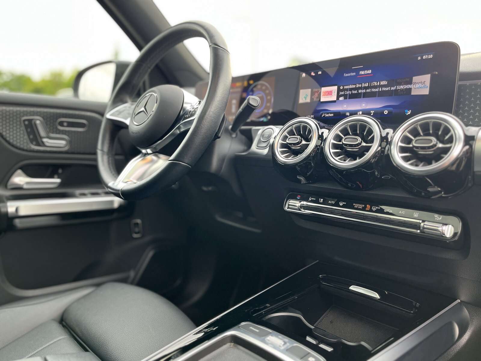 Mercedes-Benz EQB