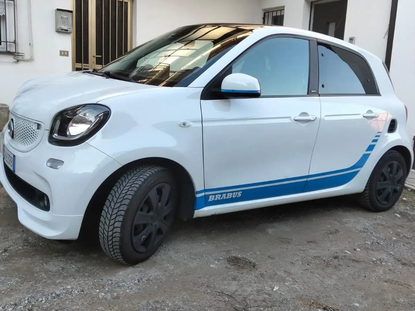 smart forFour Forfour 0.9 t Brabus Style 90cv twinamic Bianco - 1