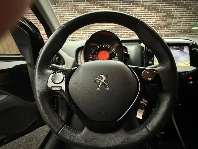 Peugeot 108 view 12