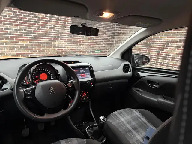 Peugeot 108 view 10