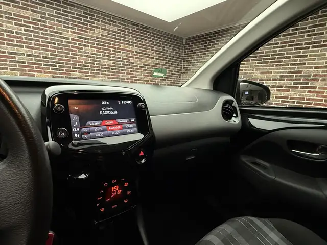 Peugeot 108 view 14