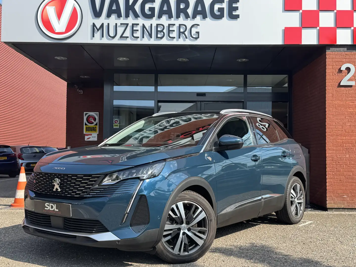 Peugeot 3008 1.6 HYbrid 225 Allure // ADAPTIVE CRUISE // NAVI / Bleu - 1