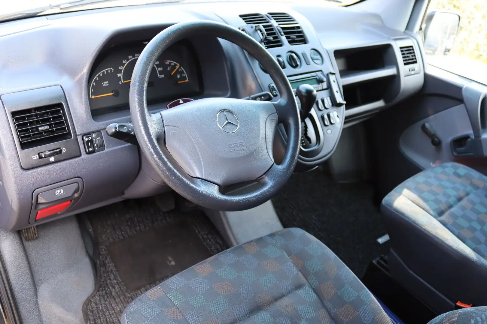 Mercedes-Benz Vito VITO 113 AUTOMATIK GANZJRFN. BESTATTUNG AHK Fekete - 2
