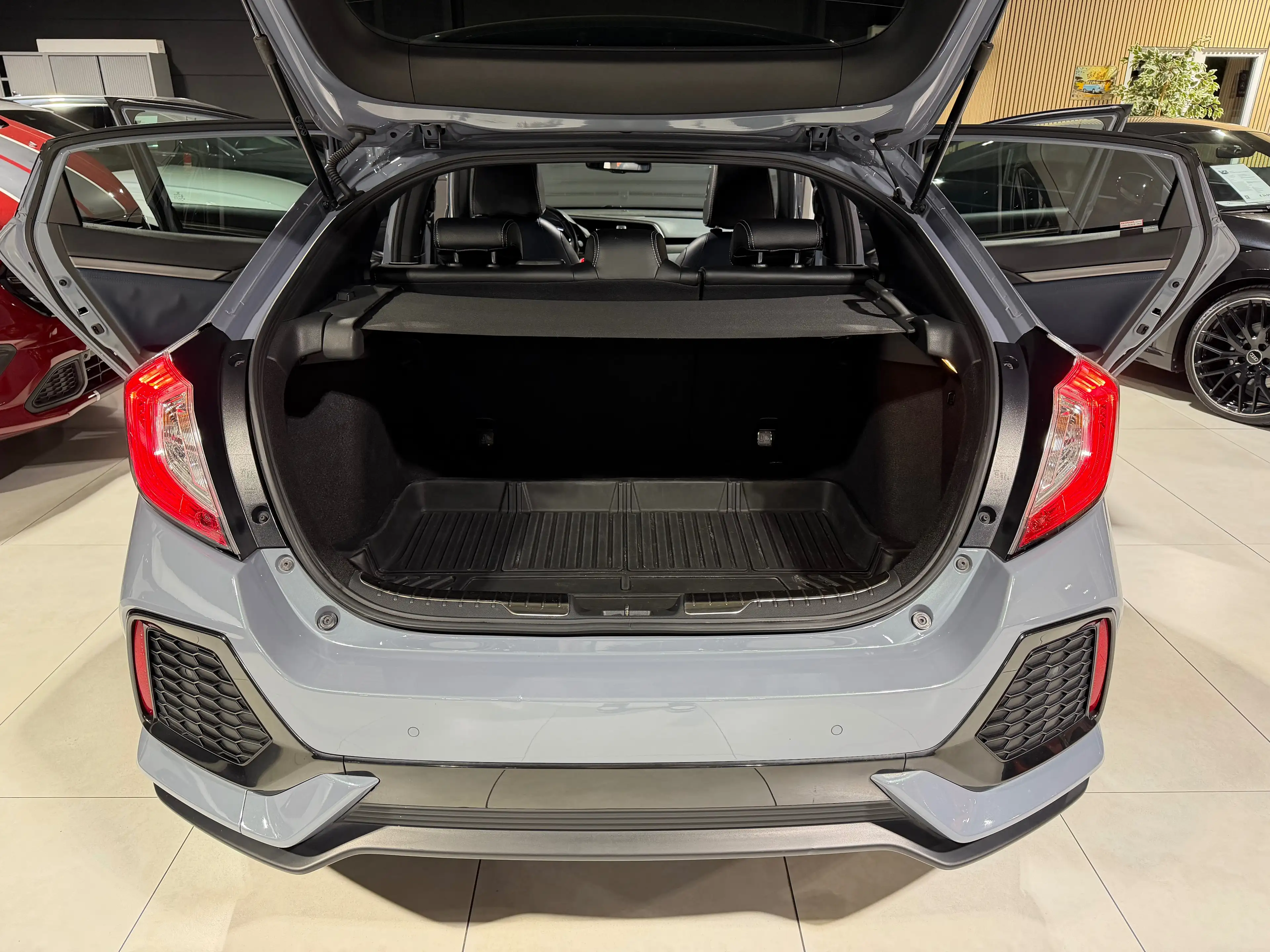 Honda Civic 1.0 i-VTEC Elegance Black Edition 126cv DISTRONIC PANO NAVIGATION CAMERA CUIR LED FULL OPTIONS — photo 6
