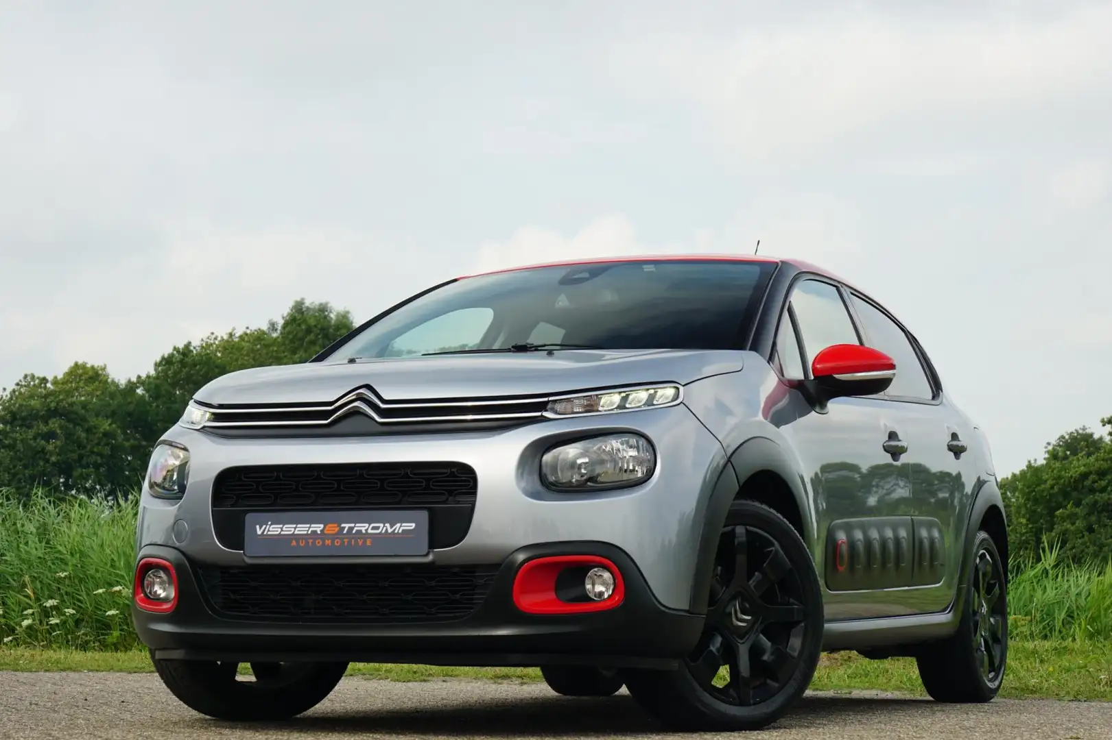 Citroen C3 1.2 PureTech 110pk S&S Shine - Gris Shark/Rouge Ad Grijs - 2
