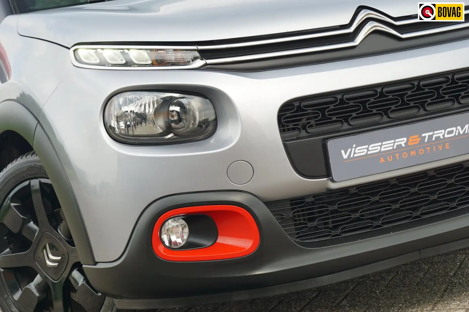 Citroen C3 1.2 PureTech 110pk S&S Shine - Gris Shark/Rouge Ad Grijs - 1