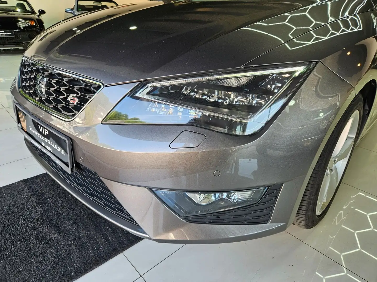 SEAT Leon ST FR,,1-Hand,,Pano,Leder,Navi,AHK,Scheckhe Grau - 2