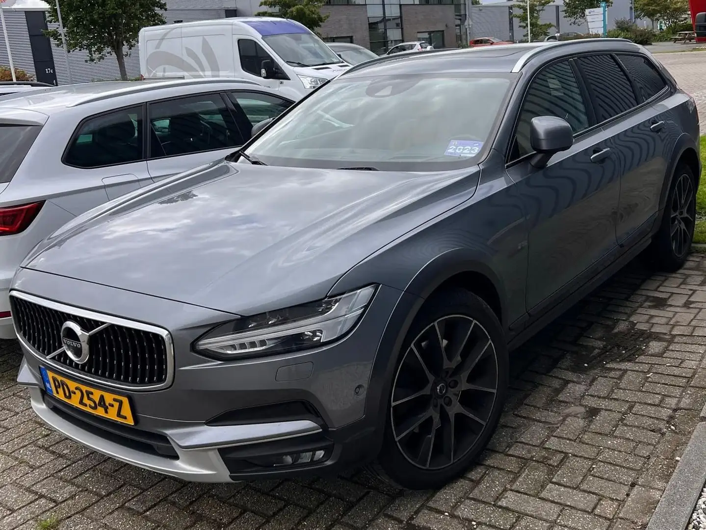 Volvo V90 Cross Country V90 Cross Country 2.0 D5 Pro Grijs - 1