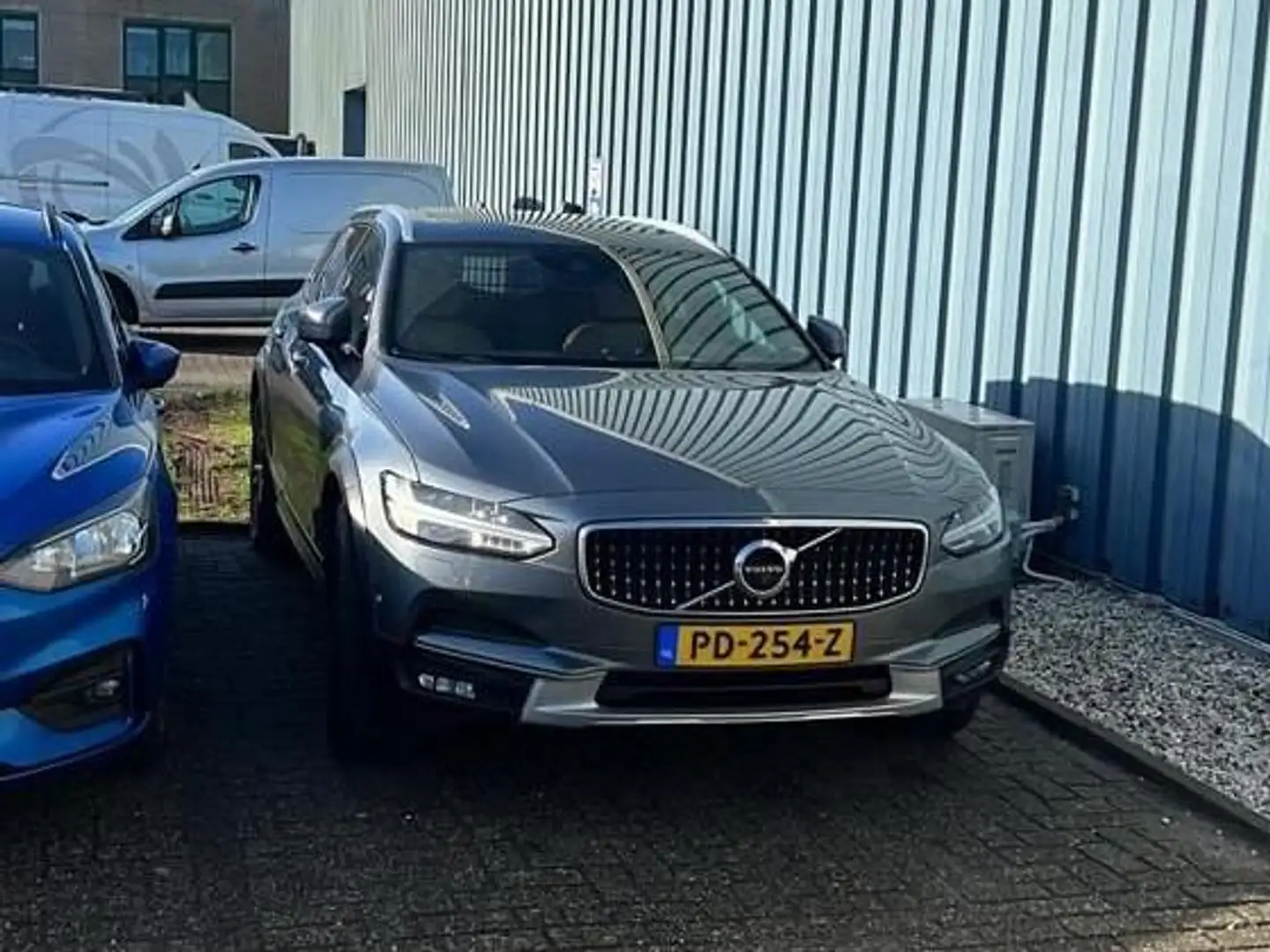 Volvo V90 Cross Country V90 Cross Country 2.0 D5 Pro Grijs - 2