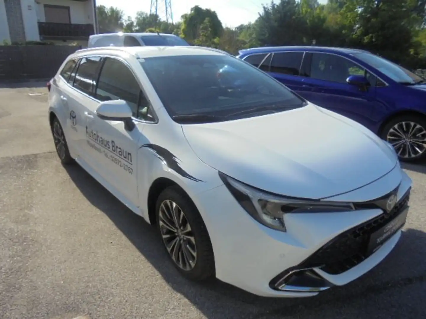 Toyota Corolla 1,8 Hybrid Touring Sports Active Drive Weiß - 1