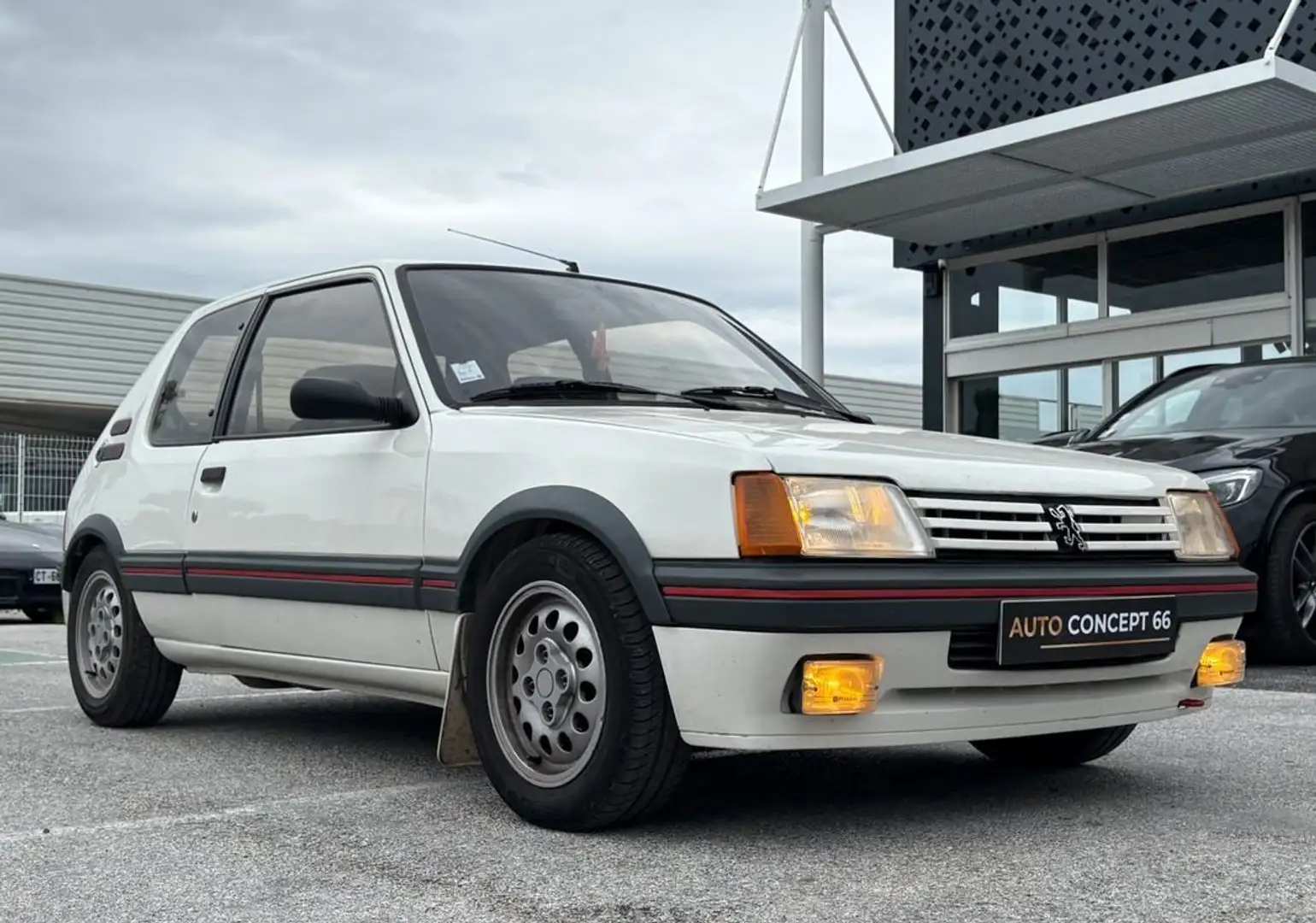 Peugeot 205 GTI 105 ch Weiß - 1