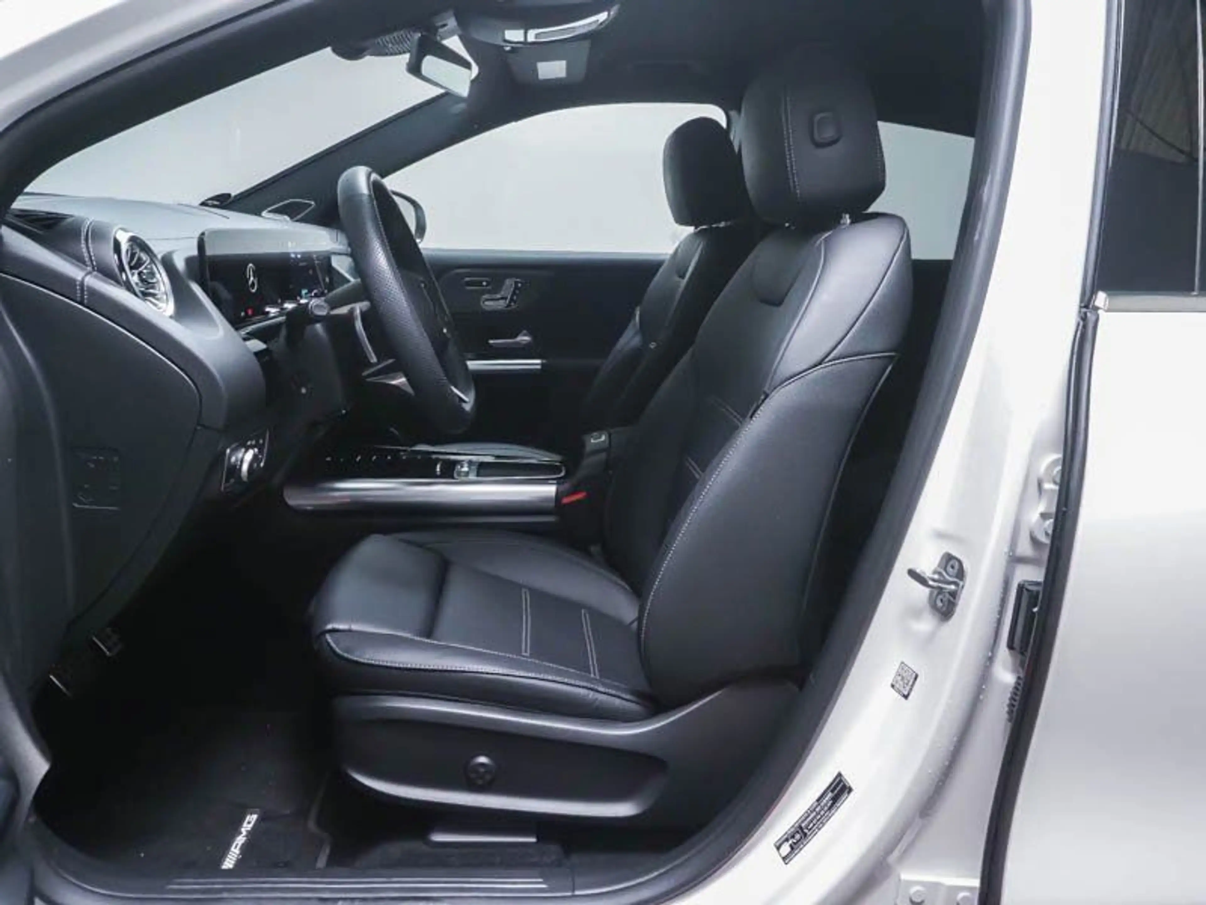Mercedes-Benz EQA 250+ AMG-PREMIUM LEDER MEMO 360° BURMEST HuD — photo 6