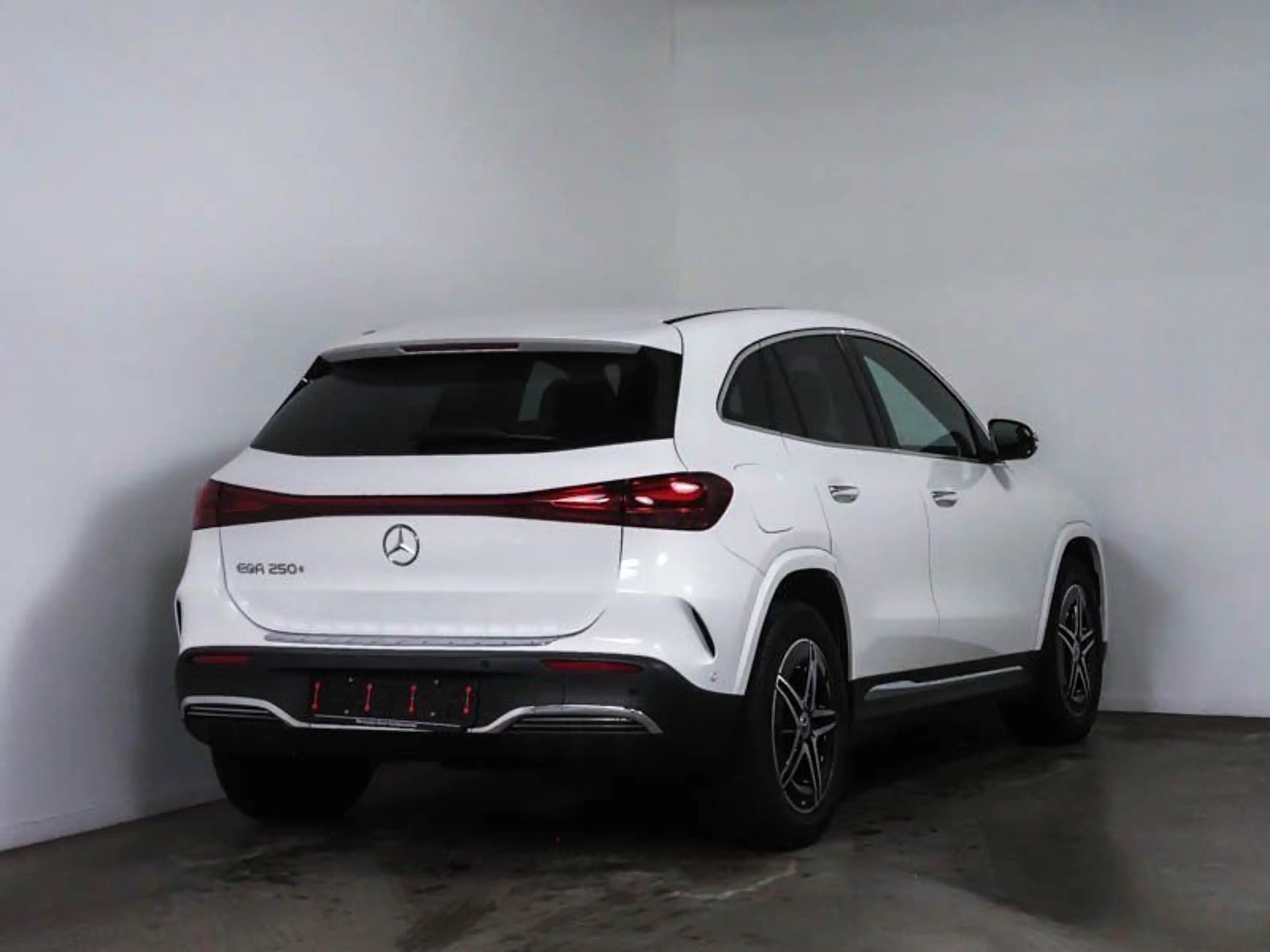 Mercedes-Benz EQA 250+ AMG-PREMIUM LEDER MEMO 360° BURMEST HuD — photo 4