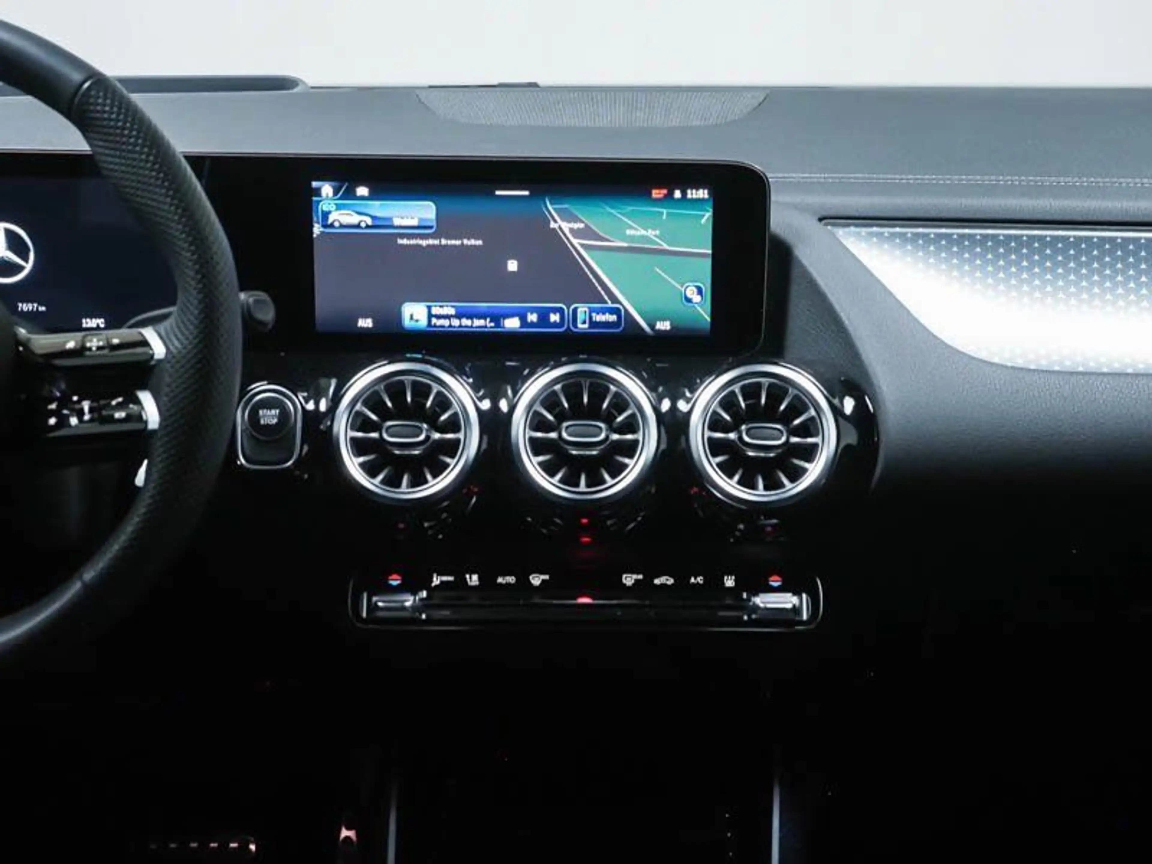 Mercedes-Benz EQA 250+ AMG-PREMIUM LEDER MEMO 360° BURMEST HuD — photo 8