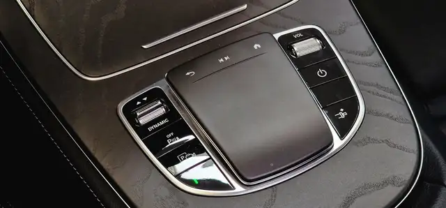 Mercedes-Benz E-Class view 23