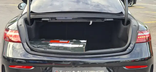Mercedes-Benz E-Class view 9