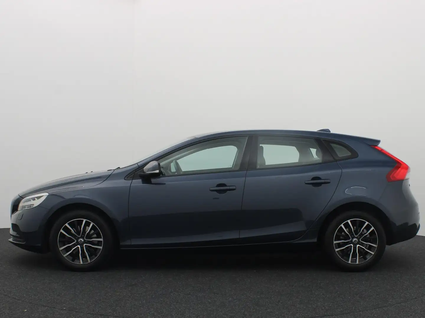 Volvo V40 2.0 T2 Nordic+ TREKHAAK / STANDKACHEL / FULL LED / Blauw - 2