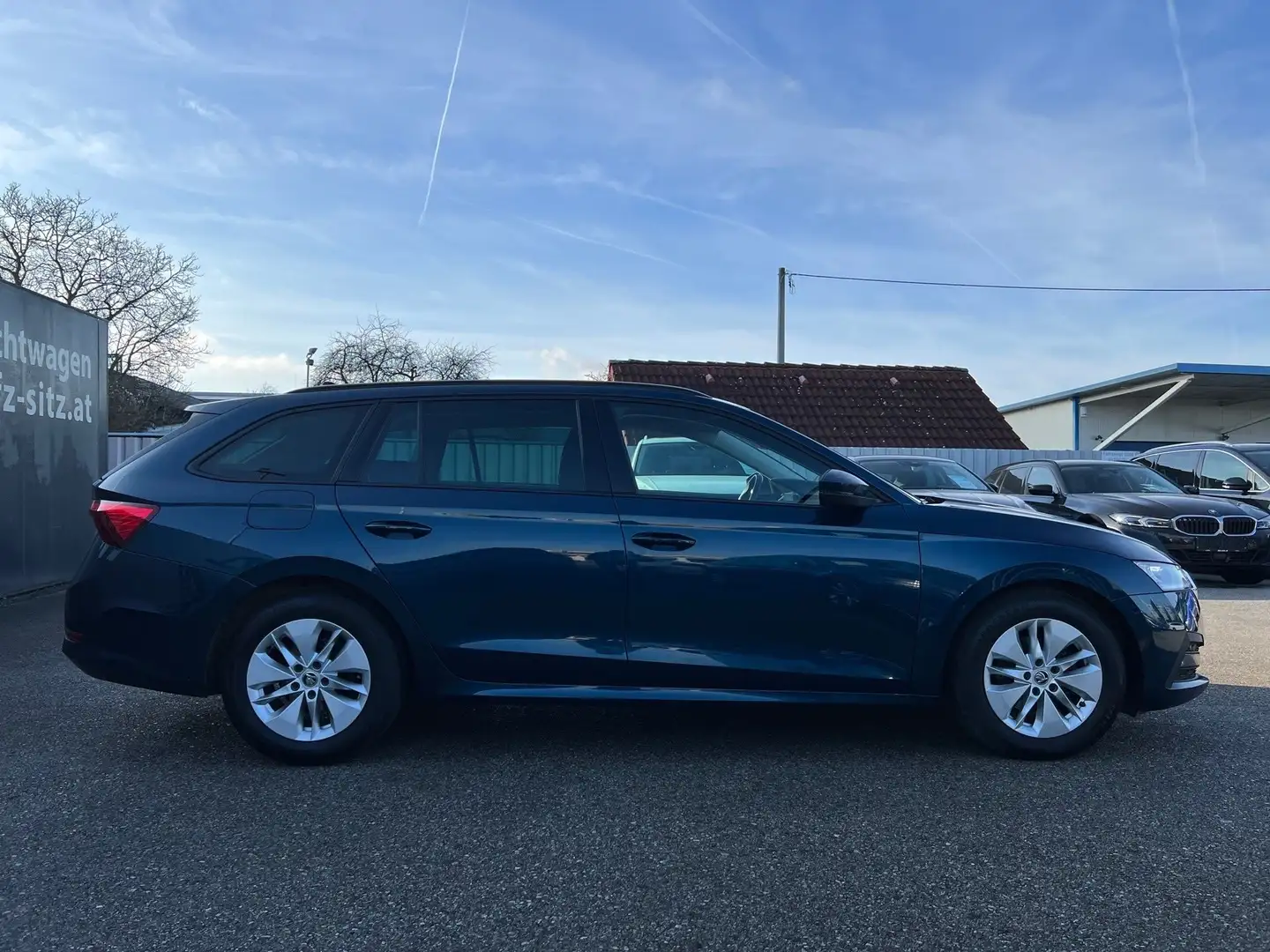 Skoda Octavia Combi 2,0 TDI Ambition Blau - 2