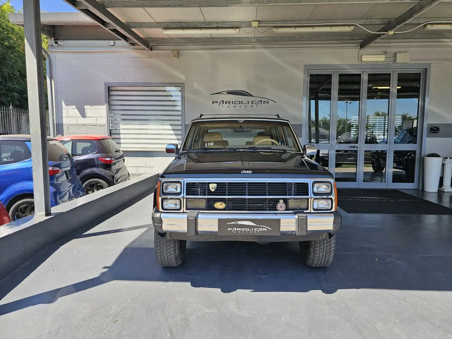 Jeep Wagoneer Cherokee Noir - 1