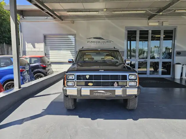 Jeep Wagoneer Cherokee