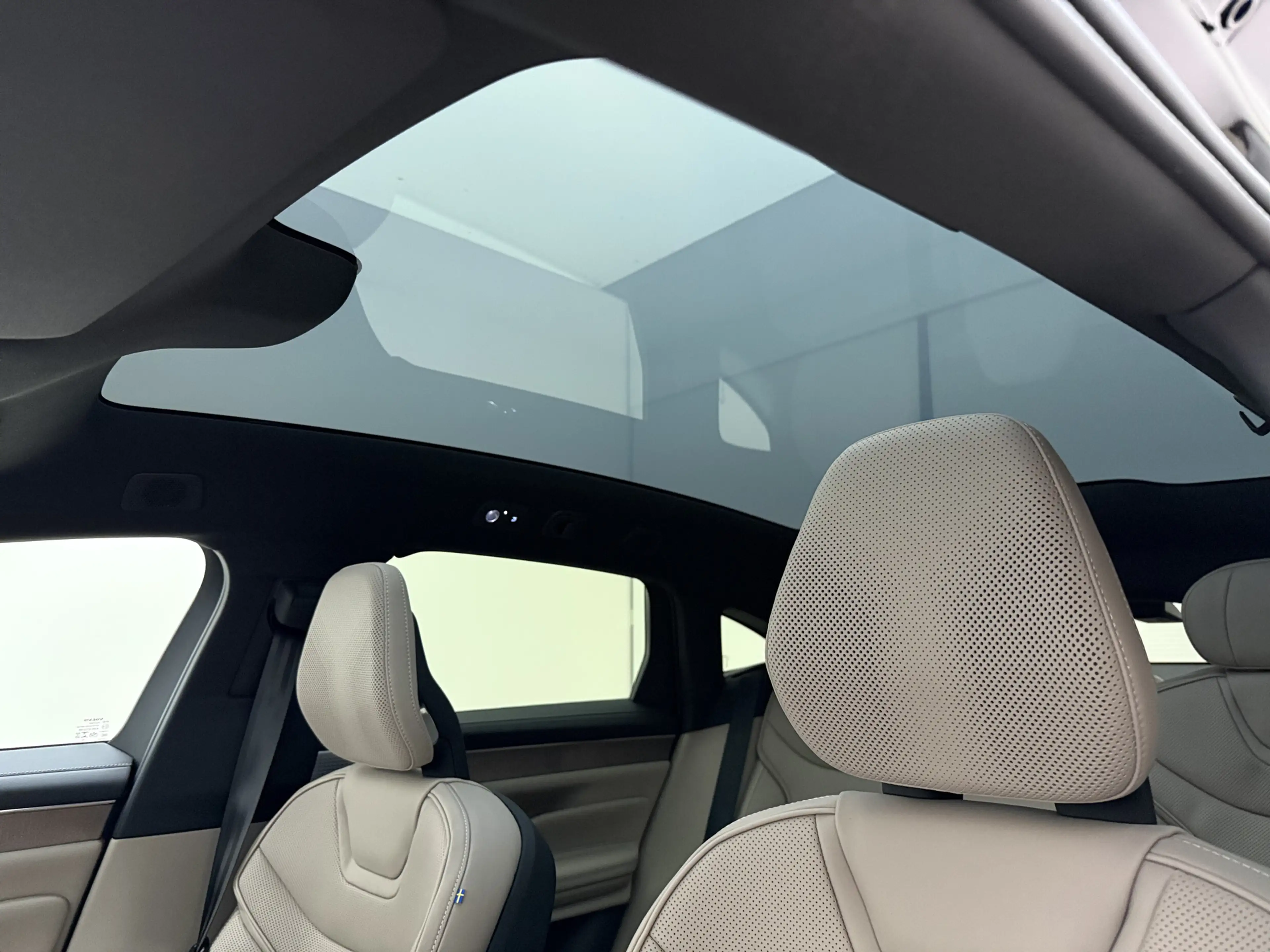 Volvo ES90 Twin Motor Ultra Launch Edition / Luchtvering / Bo — photo 12