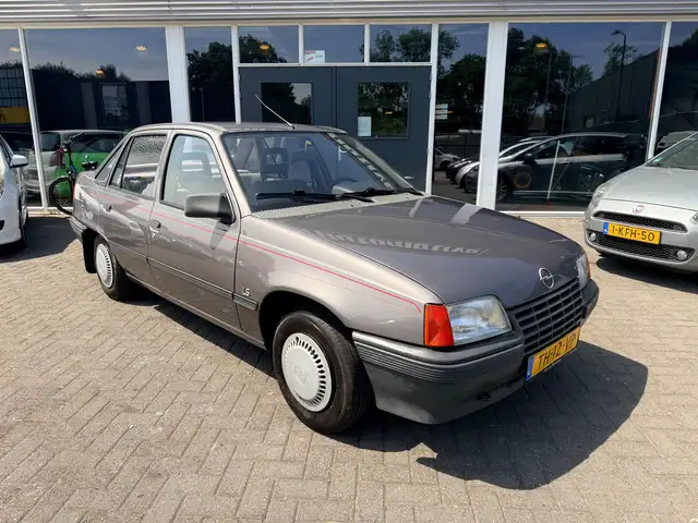 Opel Kadett 1.8S LS