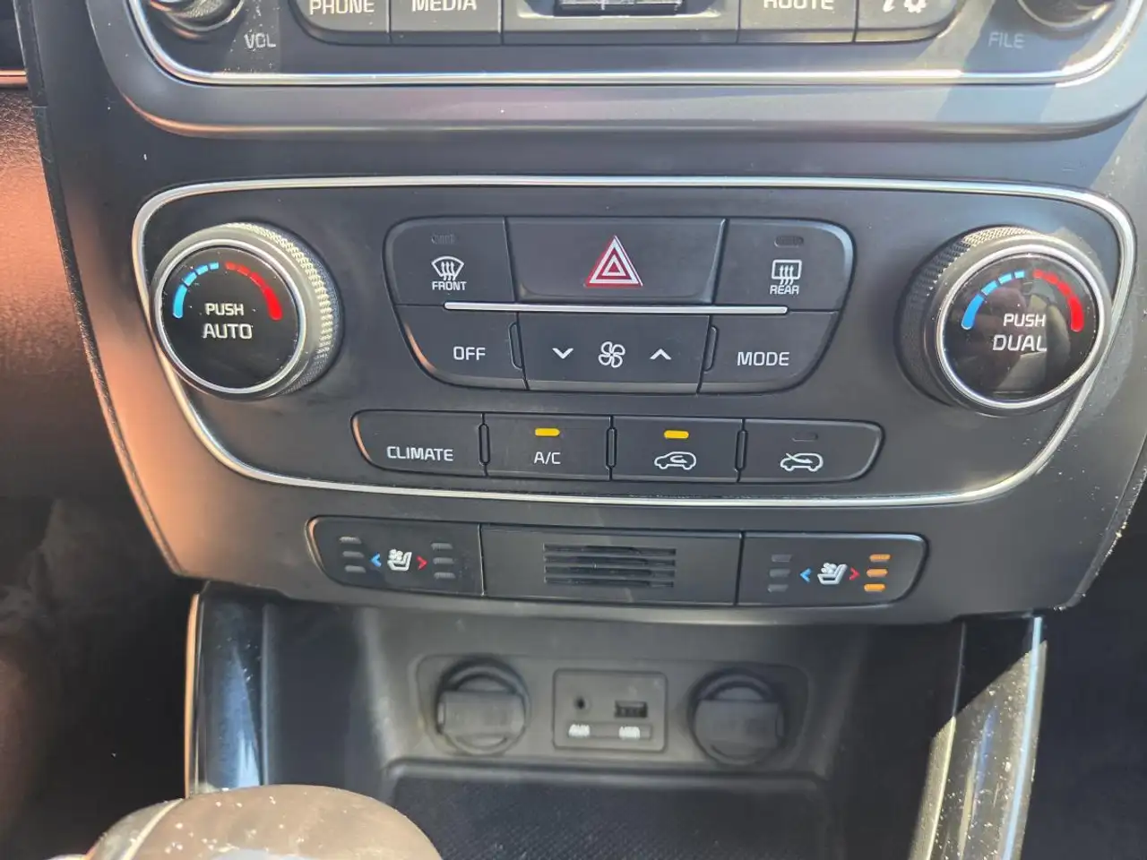 Kia Sorento photo Kia Sorento