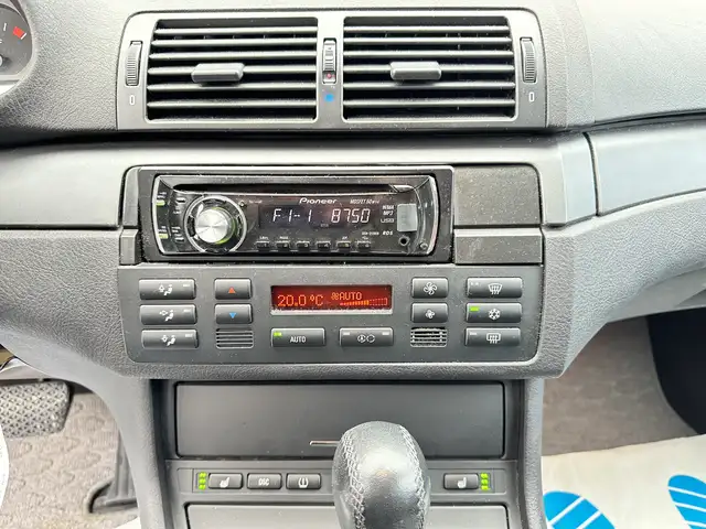 BMW 3 Series view 9